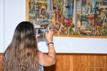 Presentanción en la sede del colectivo vecinal de Jiámar del puzzle más grande del mundo, montado por Tomás Torres/Antonio Alí.